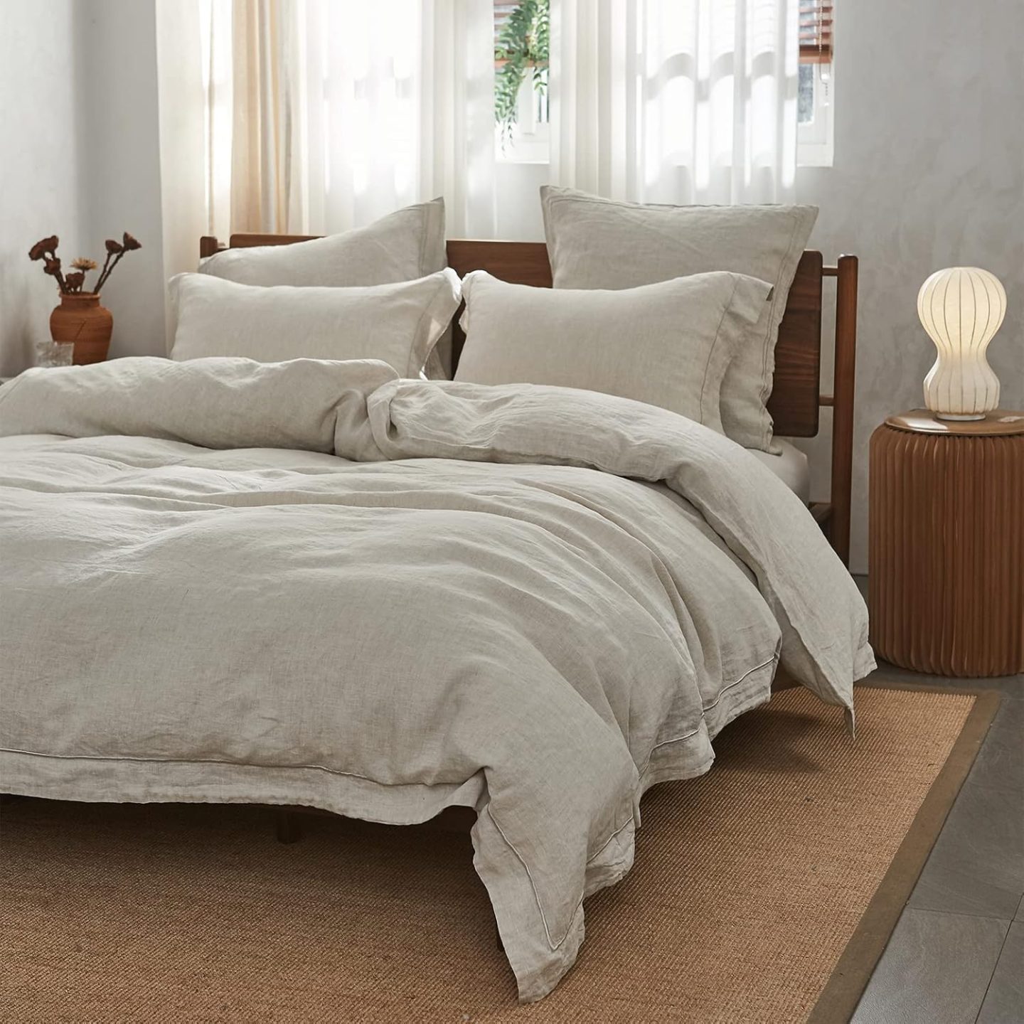Linge de lit en lin naturel beige pour une chambre farmhouse