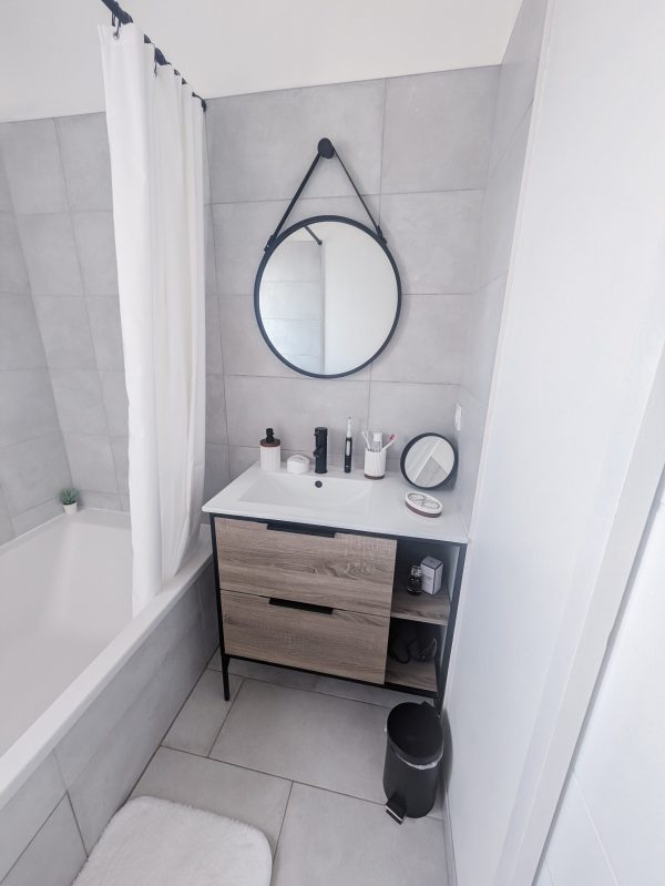 Meuble vasque en bois et métal noir avec miroir rond